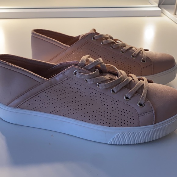 These are lightly worn dark pink/beige platforms. - Picture 2 of 4